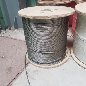 Cuộn cáp thép tại kho vật tư