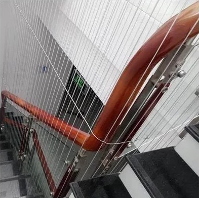 Ứng dụng cáp thép bọc nhựa trong trang trí