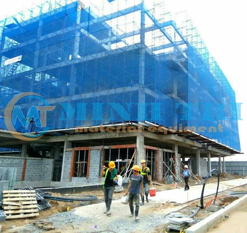 Lưới bao che được bố trí tại công trình